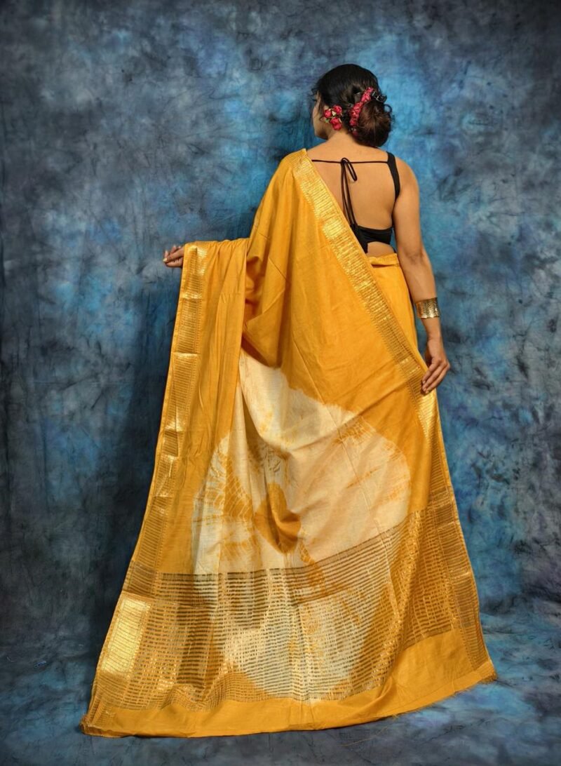 Maheshwari Silk Handloom Saree with Zari Border - Image 2