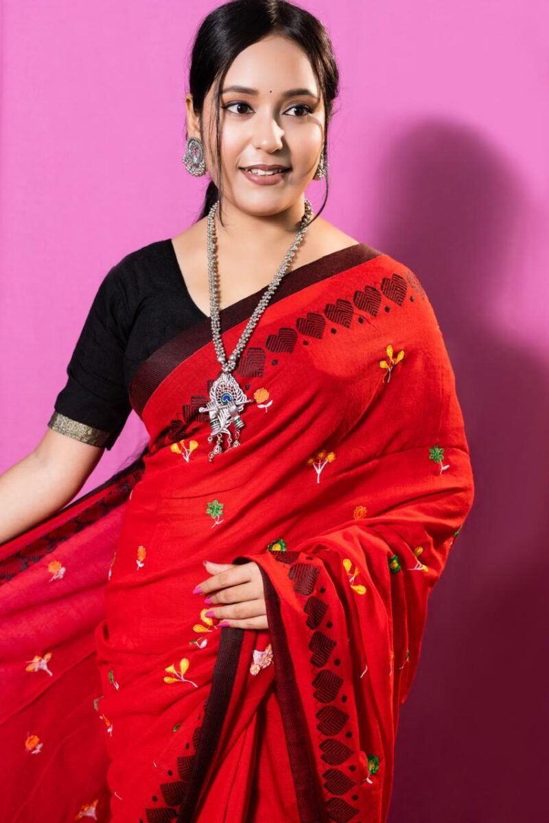 Soft Cotton Handloom Embroidered Work Saree - Image 2