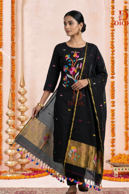 Handloom Pure Resham Muslin 2-Piece Set with Floral Artisanal Weave