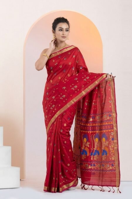 Designer Cotton Saree with Classic Weave Pattern and Decorative Pallu
