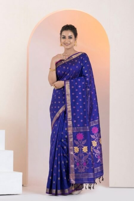Designer Cotton Saree with Classic Weave Pattern and Decorative Pallu